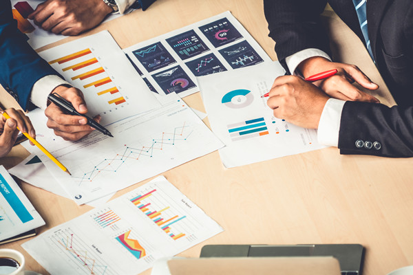 幫助企業(yè)應(yīng)對(duì)變革挑戰(zhàn)，實(shí)現(xiàn)組織轉(zhuǎn)型與優(yōu)化