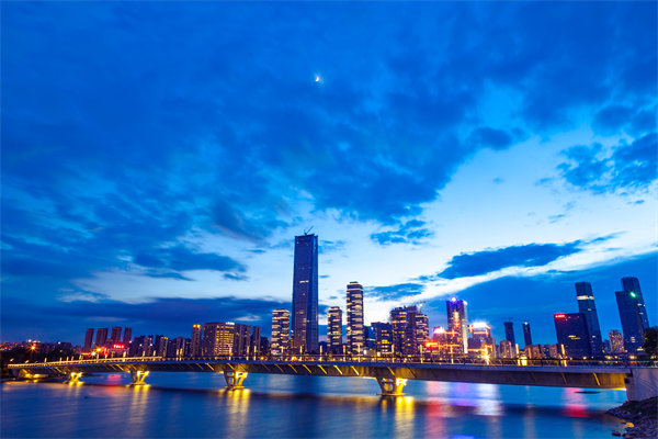 制定精準(zhǔn)企業(yè)戰(zhàn)略，引領(lǐng)企業(yè)邁向卓越發(fā)展新高度
