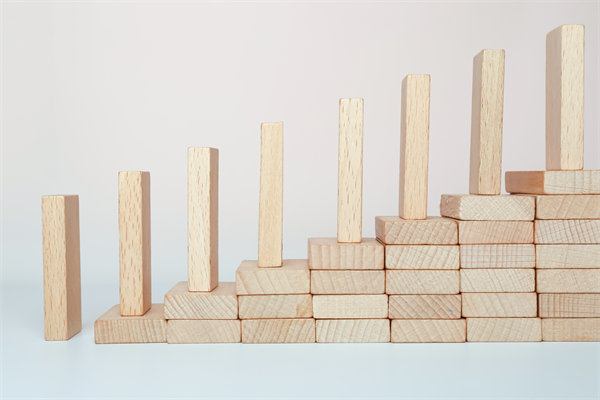 精心制定經(jīng)營策略，確保企業(yè)穩(wěn)健發(fā)展，實(shí)現(xiàn)長期盈利