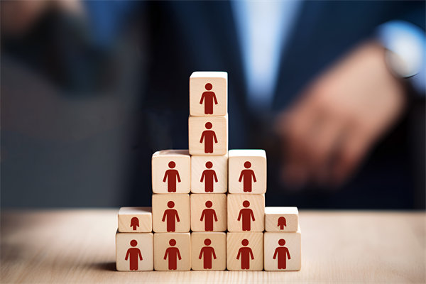 企業(yè)的發(fā)展戰(zhàn)略不僅僅是老板一個(gè)人的問題，還有誰？