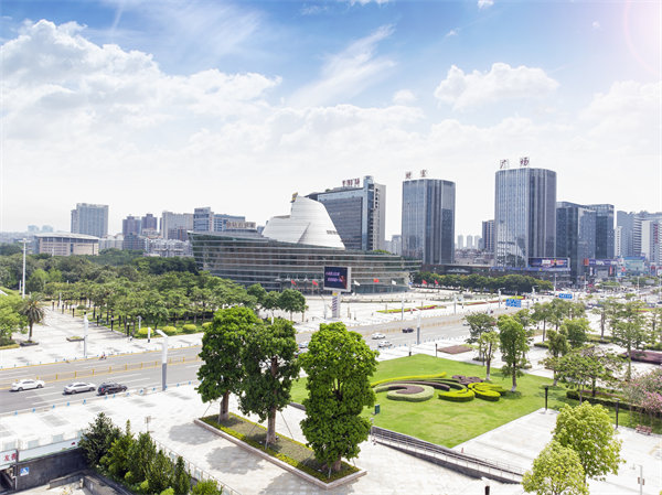 東莞企業(yè)成長路上，管理咨詢?nèi)绾纬蔀榧铀倨鳎? title=