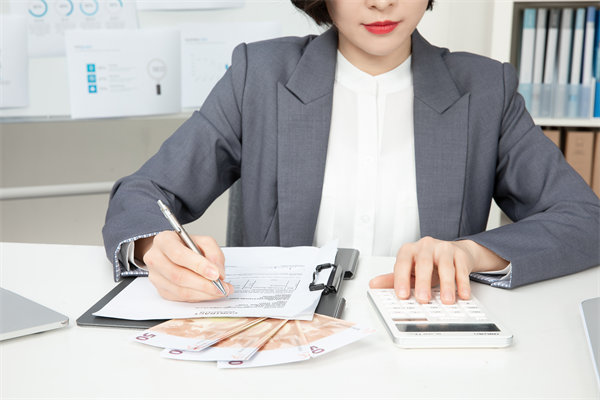 企業(yè)戰(zhàn)略轉(zhuǎn)型的關(guān)鍵成功因素與風險規(guī)避策略何在？
