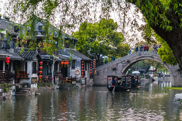 管理咨詢?nèi)绾沃μK州企業(yè)制定并執(zhí)行戰(zhàn)略規(guī)劃？