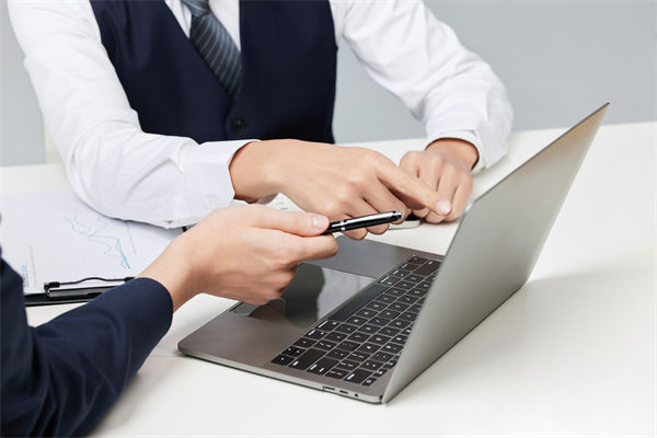 如何通過績效咨詢提升企業(yè)的整體運營效率？