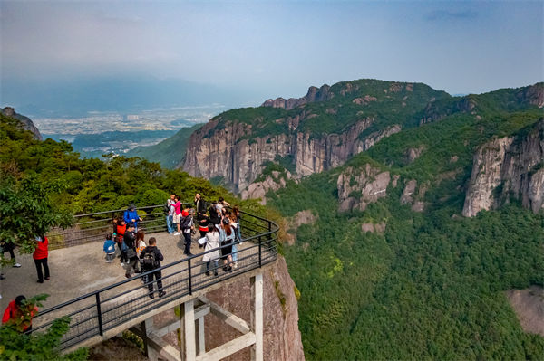 臺州戰(zhàn)略咨詢公司如何為企業(yè)定制長遠(yuǎn)發(fā)展戰(zhàn)略？