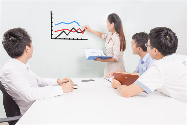 績效咨詢過程中，如何確保咨詢方案的落地實(shí)施？