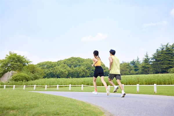 跨境營(yíng)銷中，如何克服文化差異，實(shí)現(xiàn)全球化傳播？