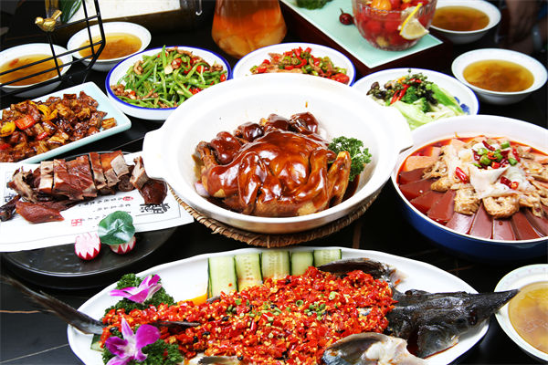 今年擴(kuò)消費(fèi)怎么干？各大企業(yè)如何根據(jù)政策發(fā)力？