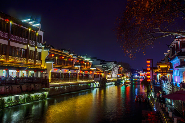企業(yè)發(fā)展陷入瓶頸，南京戰(zhàn)略咨詢公司如何定制破局突圍方案？