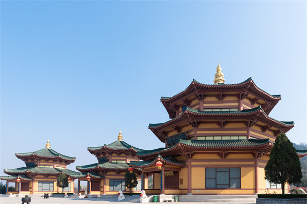 煙臺(tái)企業(yè)戰(zhàn)略模糊難落地？戰(zhàn)略咨詢公司如何精準(zhǔn)錨定增長(zhǎng)賽道？